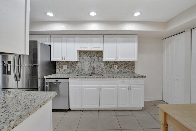 Foto del edificio - 760 E Coco Plum Cir