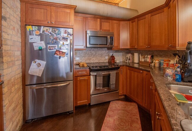 Building Photo - Large 1bed in River North!!