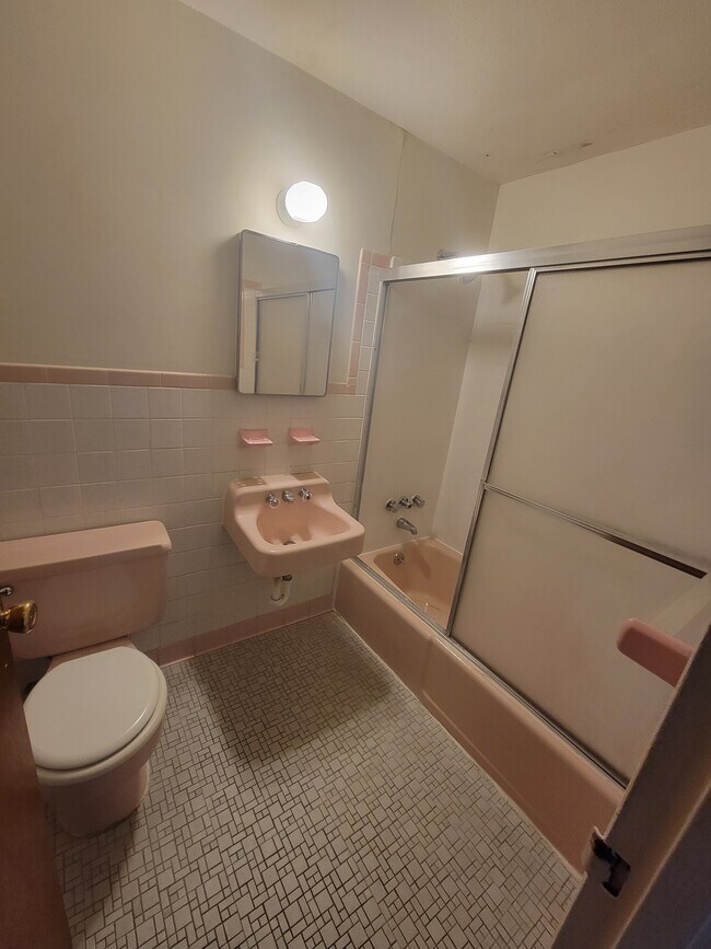 Foto del edificio - 485 Tolland St