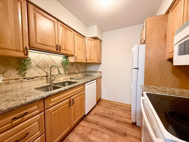 Foto del edificio - 6156 Knoll Way Dr