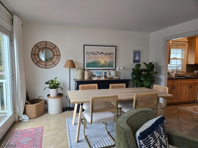 Foto del edificio - 83 E Main St