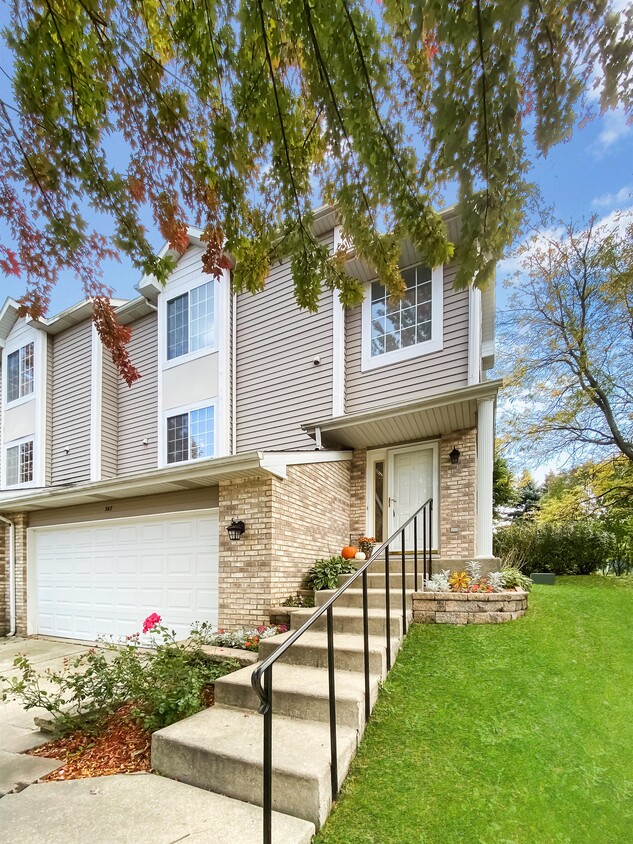 Primary Photo - 347 Stevens Ct