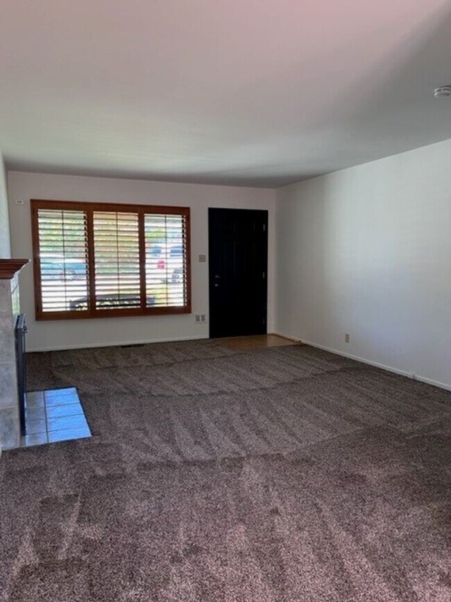 Building Photo - Nor Cal Realty, Inc - 3 bedroom 1 bath house