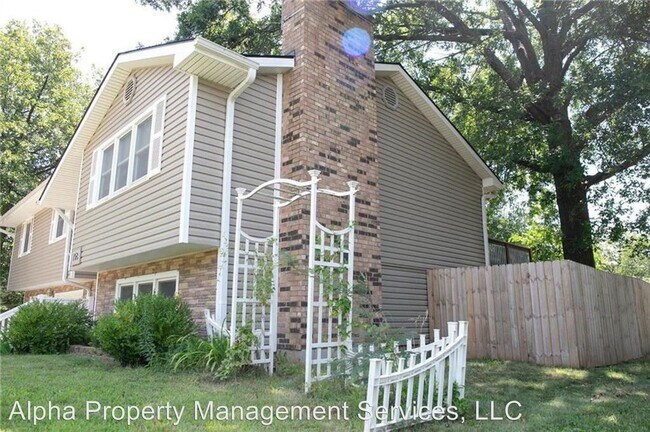 Building Photo - 3 br, 2.5 bath House - 108 Fairview