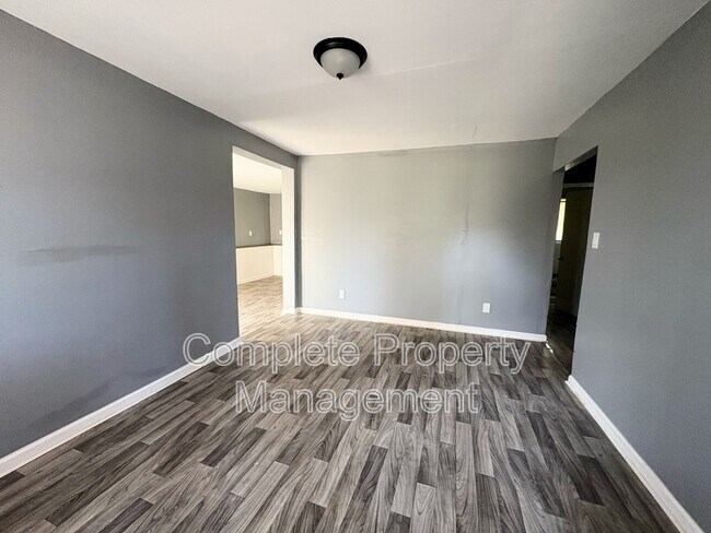 Building Photo - 3016 33rd Ct N
