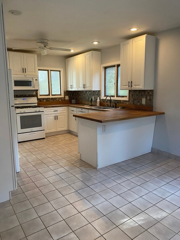 Butcher block counter tops with peninsula for seating - 36 High St
