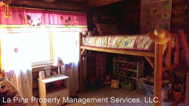 Building Photo - 3 br, 2.5 bath House - 15188 Pyrola St.