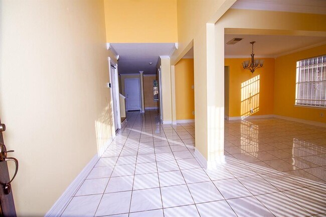 Foto del edificio - 10943 Malden Dr