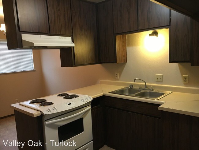 Building Photo - 1097 N Olive Ave
