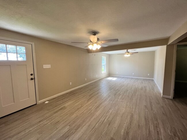 Building Photo - 2818 LA-14