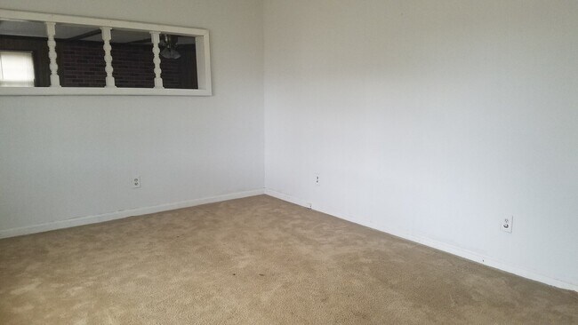 Building Photo - One Level Living in Fredericksburg!