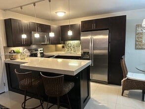 Building Photo - 7230 Fairway Dr