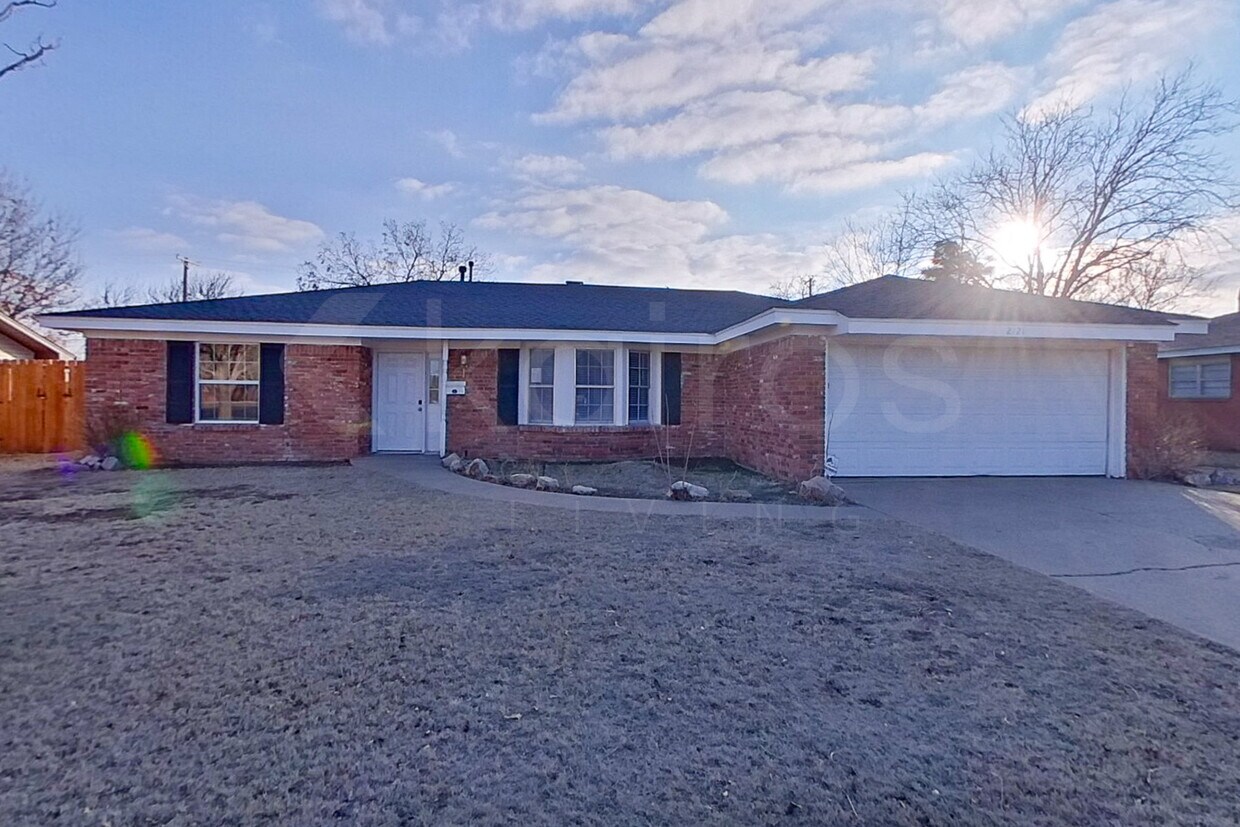 Foto principal - 2721 James Louis Dr