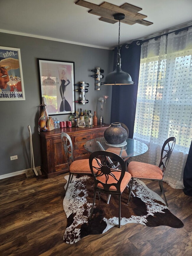 Foto del edificio - 1065 N Village Dr