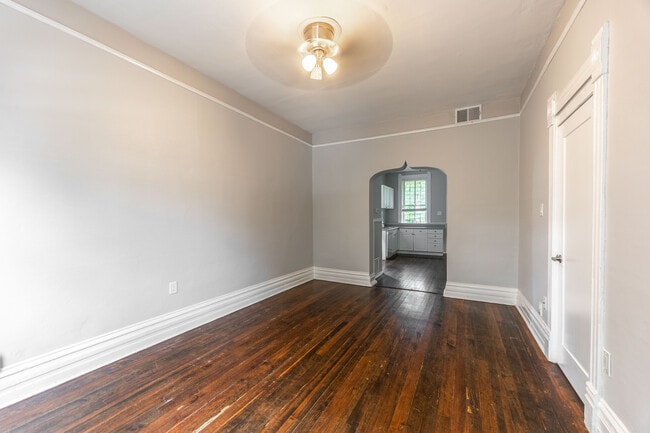 Building Photo - 2031 W Moffat St