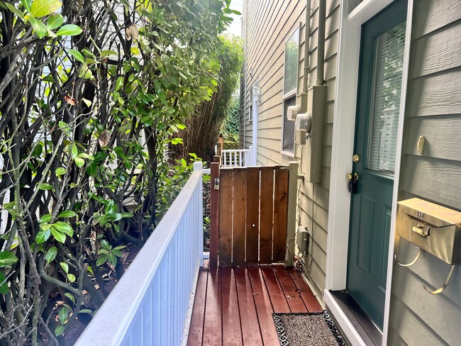 Building Photo - COHJ03