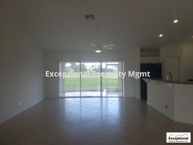 Foto del edificio - 3 Bedroom 2 Bath w/ Bonus Den! Available S...