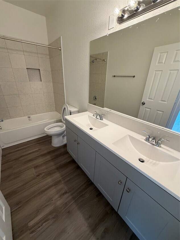Foto del edificio - 2205 Highland Crossing Dr