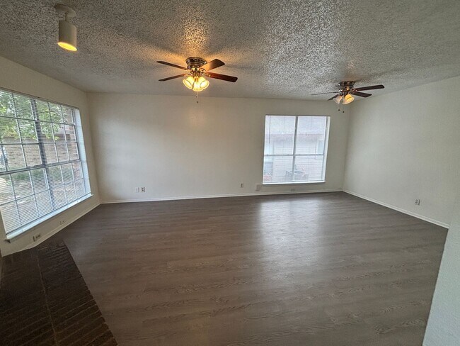 Foto del edificio - 2105 Courtney St