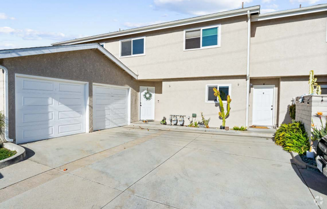Building Photo - 1728 Santa Ana Ave