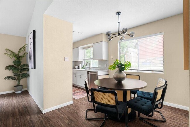 Foto del edificio - 2320 Montclaire St