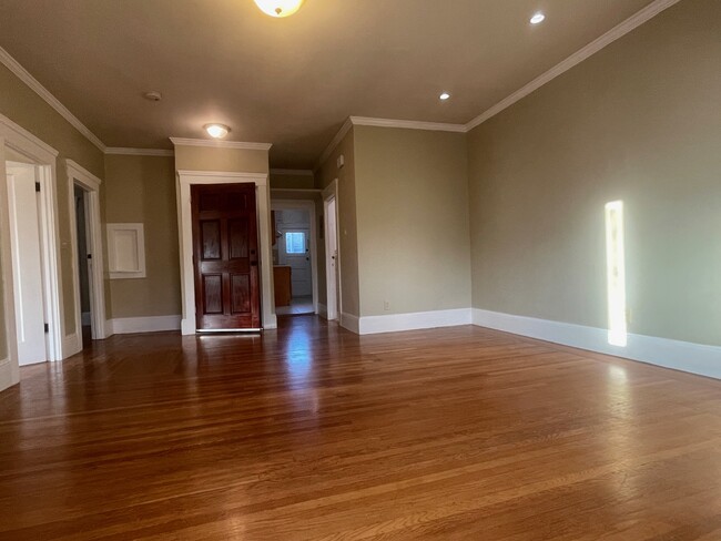 Here is a view of the entryway. To the right is the bathroom, and past that is the kitchen. - 286 19th Ave