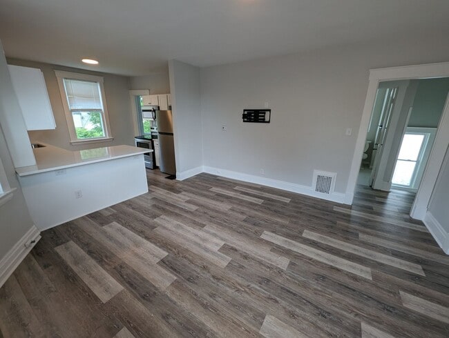 Foto del edificio - Beautiful Housing Convenient to Xavier Campus with Bonus Room