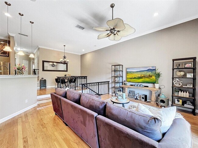 Building Photo - 704 Seagate Dr