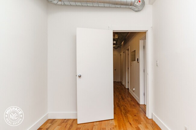 Building Photo - 393 Greene Ave