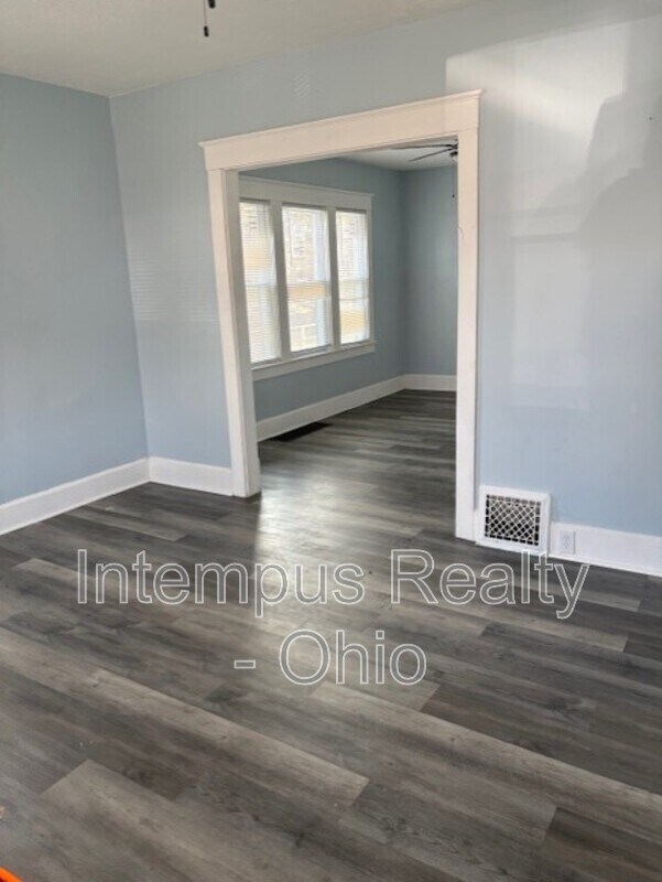 Foto del edificio - 306 Maplewood Ave