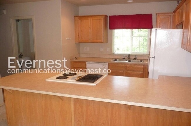 Building Photo - 3-Bed/3-Bath Townhome/Pet Friendly/Available Soon!