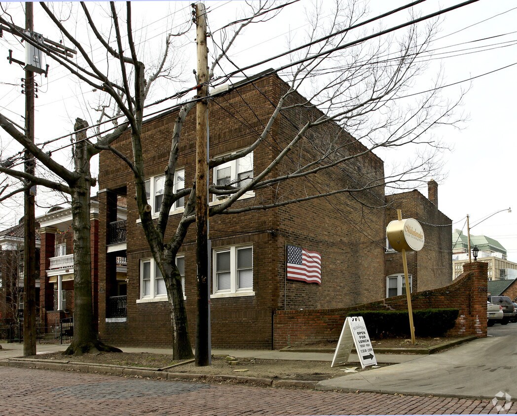 Building Photo - 2206 Murray Hill Rd