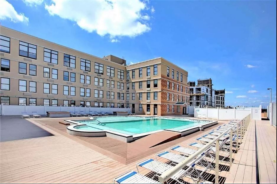 Outdoor Pool - 10 Regent St