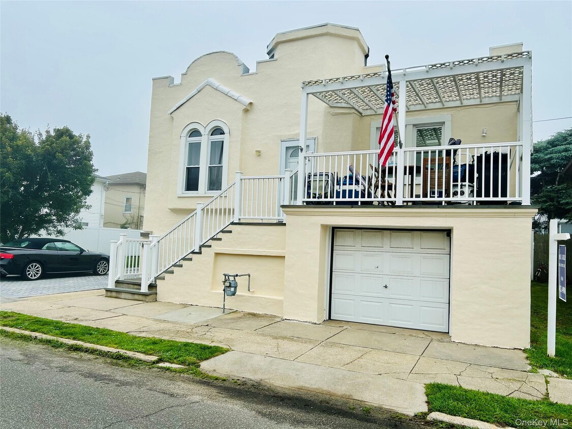 Primary Photo - 105 Mitchell Ave