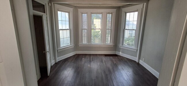 Foto del edificio - 3315 Mitchell Ave