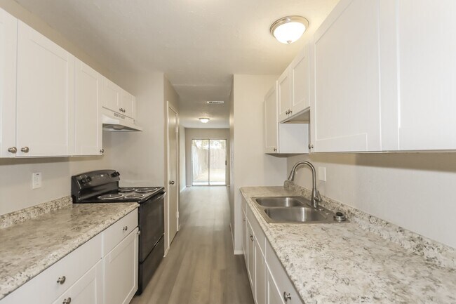 Building Photo - 6822 W Fuqua Dr