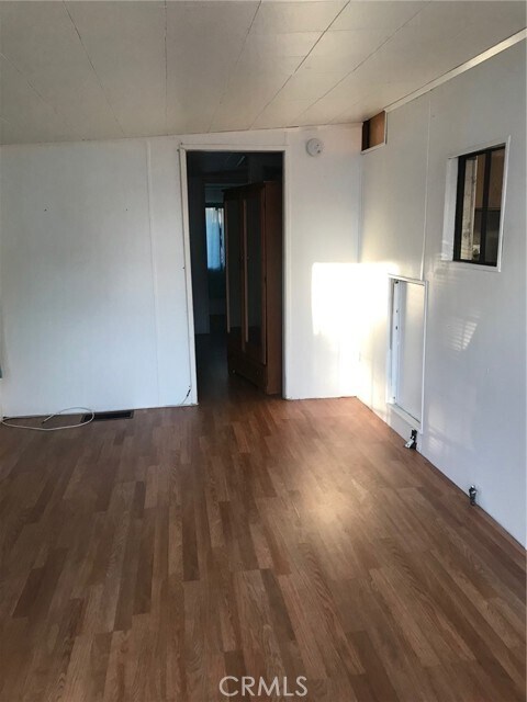 Building Photo - 875 Acorn Dr