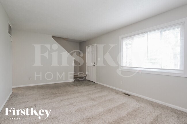 Foto del edificio - 7732 Hoyt Ave