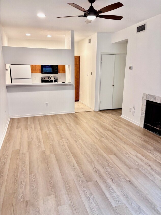 Foto principal - 8055 Cambridge St
