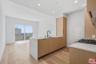 Building Photo - 3555 Overland Ave