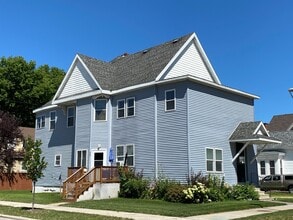 Building Photo - 528 6th St S