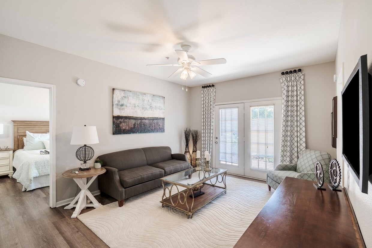 Spacious Living Room - Bridge Pointe Apartments