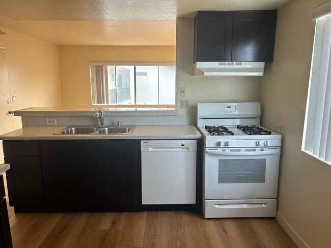 Foto del edificio - 11502 Birch Ave
