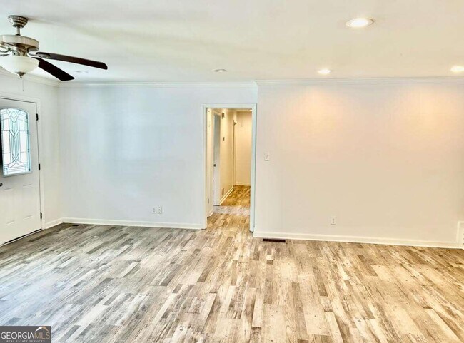 Foto del edificio - 1032 Pine Ln