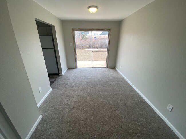 Building Photo - Updated Ranch Style Home