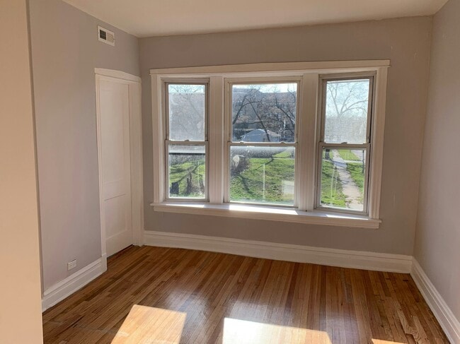 Building Photo - 1721 W 65th St