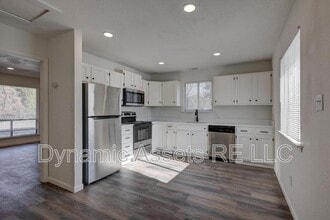 Building Photo - 1902 John F Kennedy St