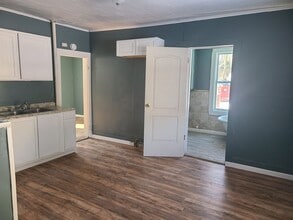Building Photo - 405 Abington St
