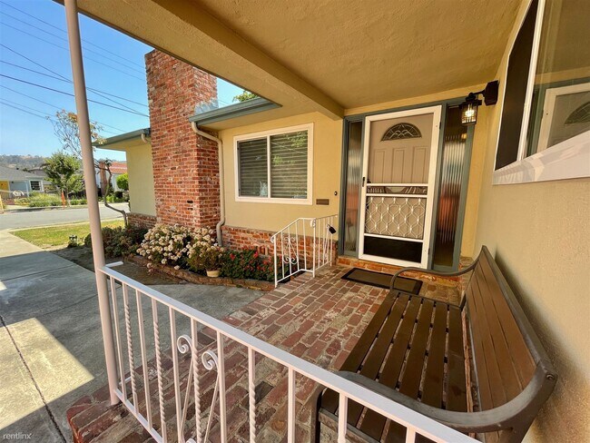 Building Photo - 4 br, 2.5 bath House - 983 Glen Drive