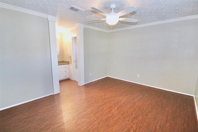 Foto del edificio - 16731 Rippling Mill Dr